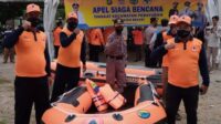 BPBD Kabupaten Bekasi bersama Muspika Kecamatan Pebayuran, para relawan dan komunitas menggelar apel siaga bencana di halaman Kantor Kecamatan Pebayuran, Selasa (22/11/21)