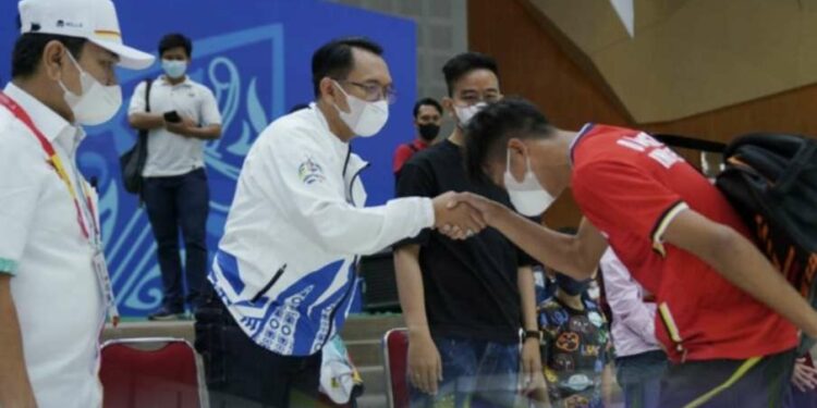 Pj Bupati Bekasi Dani Ramdan hadir langsung di Kota Solo Jawa Tengah, untuk memberikan dukungan kepada atlet asal Kabupaten Bekasi yang berjuang untuk kontingen Indonesia di ajang ASEAN Para Games 2022.